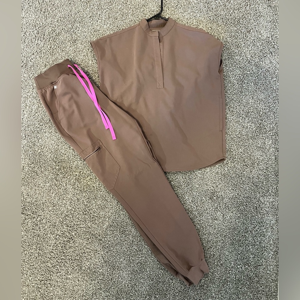 FIGS SMOKEY TAUPE SET
